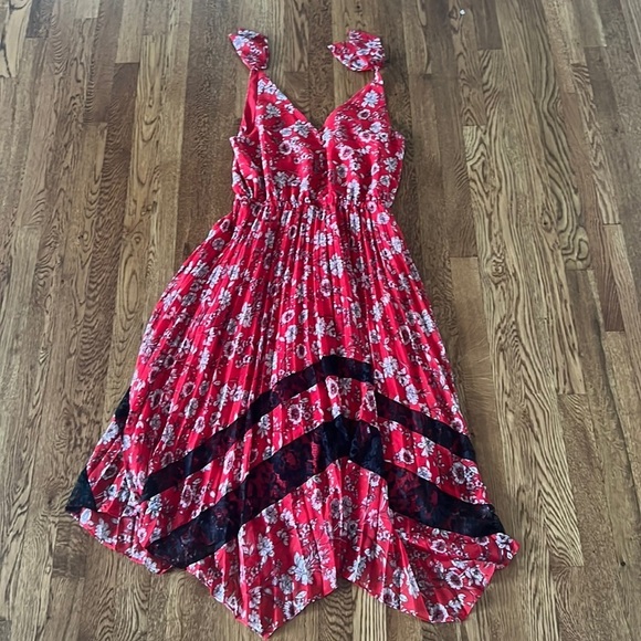 Nanette Lenore Woman’s Red Floral Printed Dress Size 6 - Picture 1 of 7
